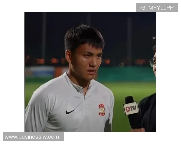 李昊在比赛中表现出色成功零封青岛西海岸展现出强大门将实力与团队默契