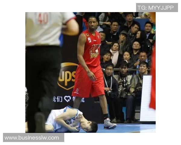 宁鸿宇在CBA赛场的精彩射门瞬间引发球迷热议与期待 宁鸿宇在CBA赛场的精彩射门瞬间引发球迷热议与期待