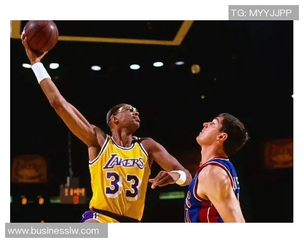 whzy凭借出色表现成功夺得MVP荣誉引发全场热议与赞赏 whzy凭借出色表现成功夺得MVP荣誉引发全场热议与赞赏