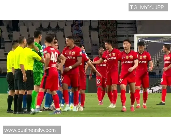 吾米提江助力上海海港逆转局势展现球队团结拼搏精神