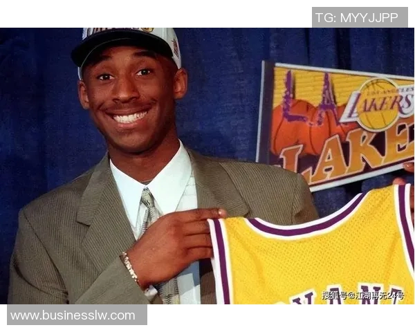 科比·布莱恩特在NBA名人堂入选仪式上感人演讲：致谢球迷和支持者